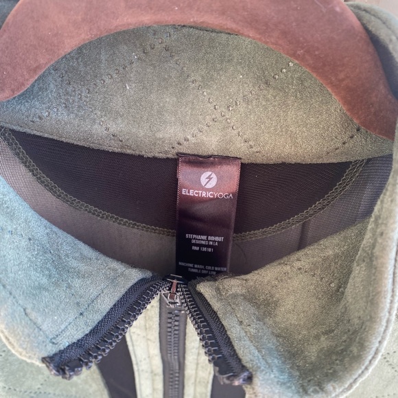 Electric yoga jacket - Picture 5 of 6